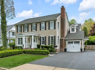 16 Oakwood Ln, Rumson, NJ 07760