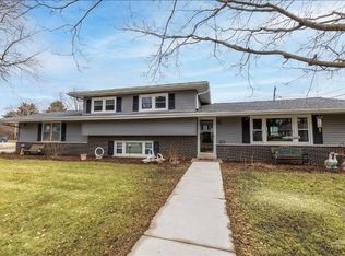 1030 Monticello Dr, Aurora, IL 60506