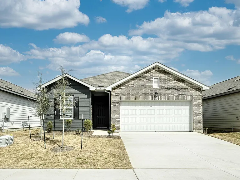 209 Stonebrook Dr — Photo 1