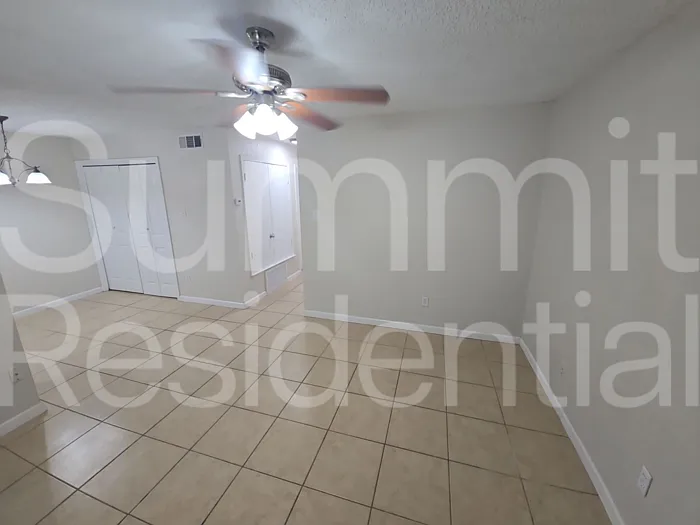 900 E Leslie Cir #B — Photo 3