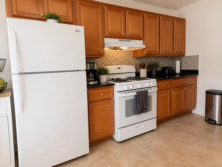 34 Franklin Ave #8 — Photo 4