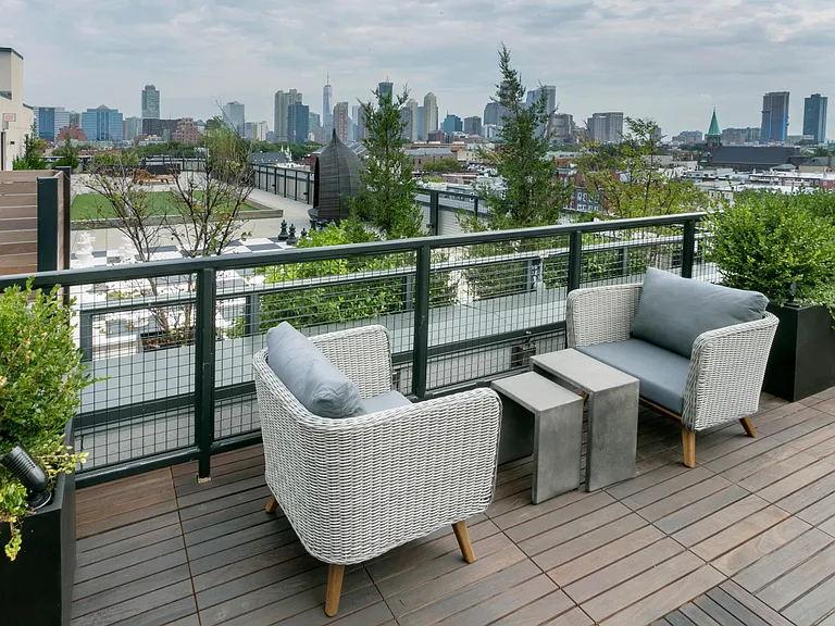 372 9th Luxury Rentals — Photo 28