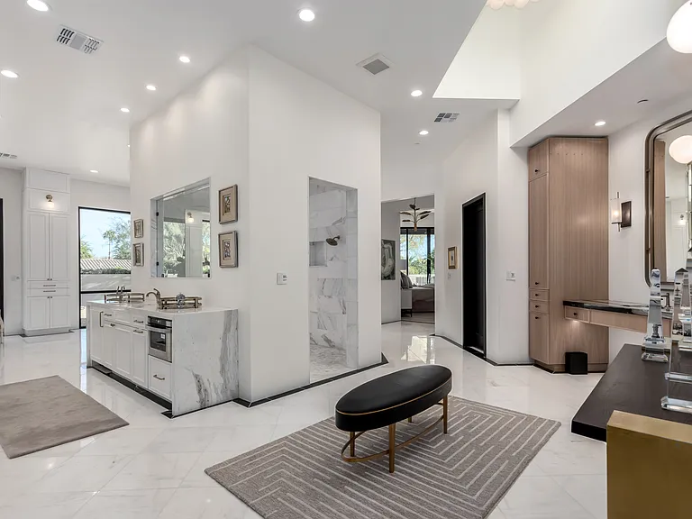 N 65th Pl — Photo 31