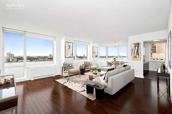 Sold by Sotheby's International Realty | media 1