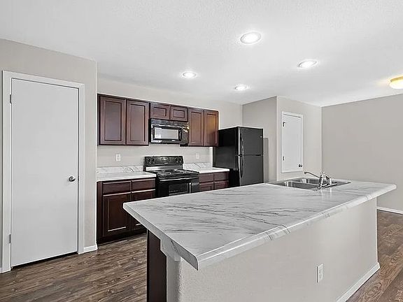 2nd image of 246 E Anabranch Ct