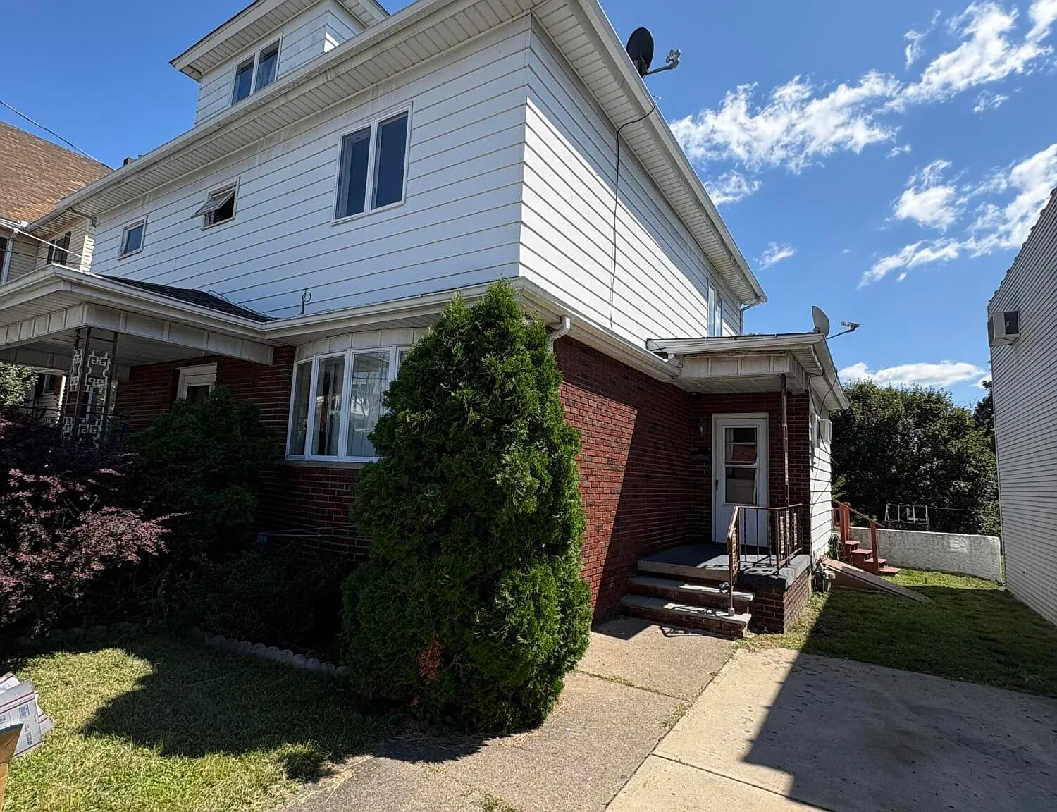 3 bed, 2.0 bath, 1300 sqft, $1,400 — Photo 1