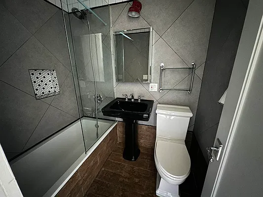 Rented by Yup Realty LLC | media 18