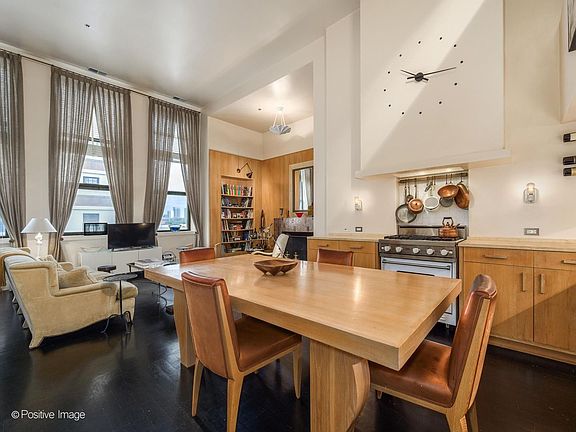 5th image of 758 N Larrabee St APT 415