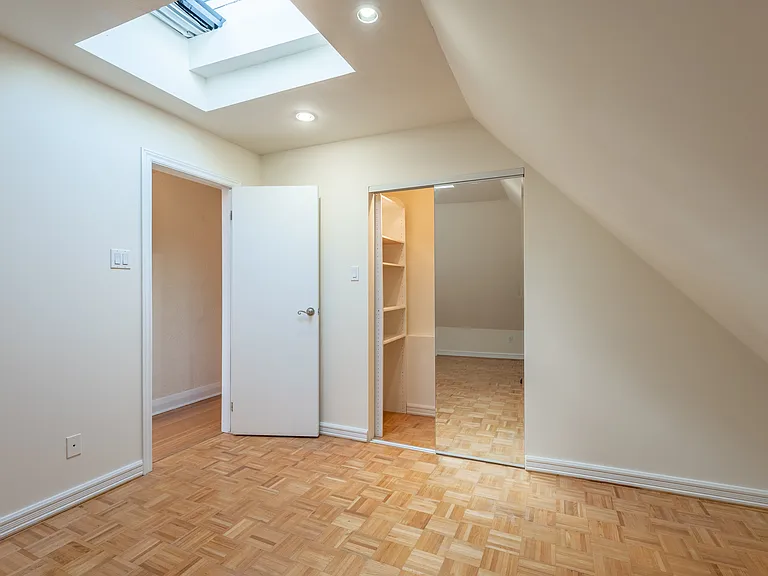 938 Avenue Rd #3 — Photo 37