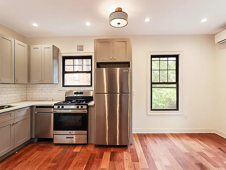 733 Madison St #2 — Photo 2