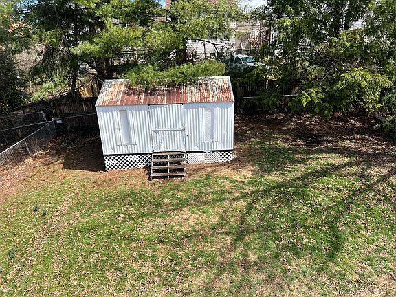 3rd image of 105 Highland St