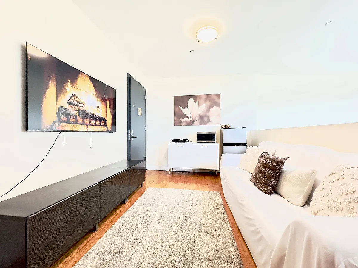 Building Photo - 311 Saint Nicholas Ave #5