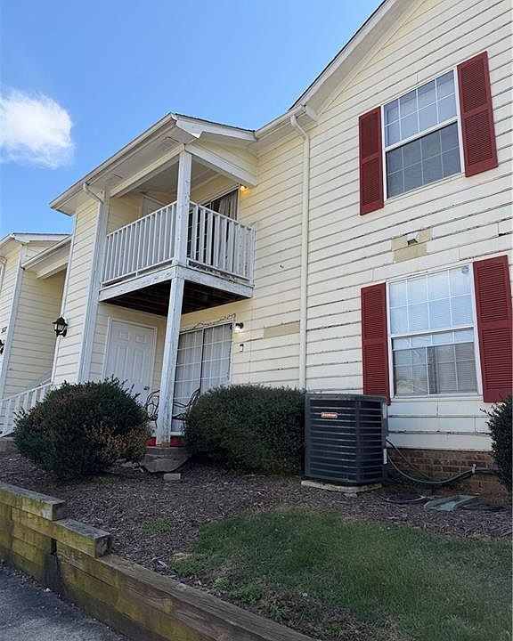 1st image of 517 Mystic Dr APT D