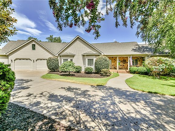 3rd image of 319 Venture Dr