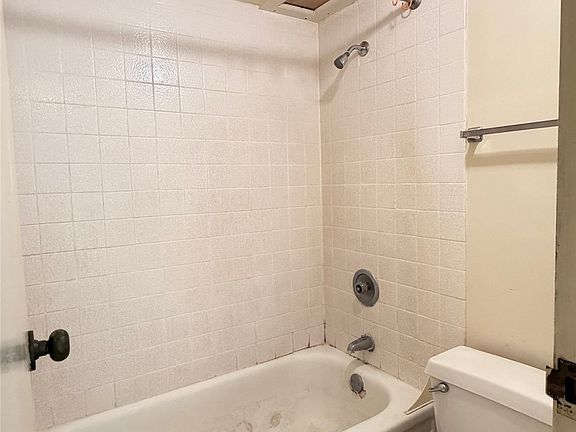 4th image of 1920 Ala Moana Blvd APT 1115