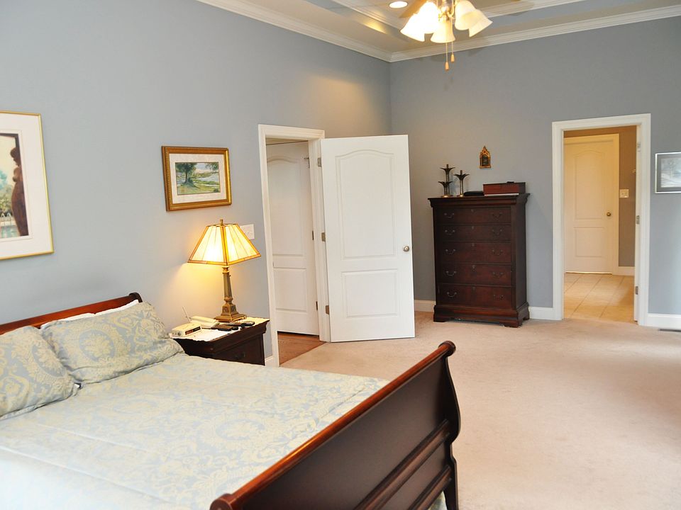 2nd image of 1139 Cliffview Cir