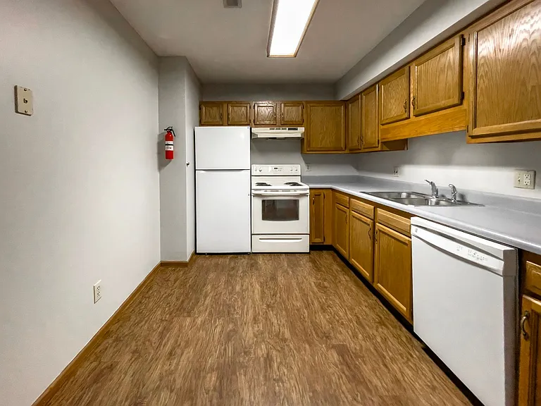 Riverwood Apartments — Photo 11