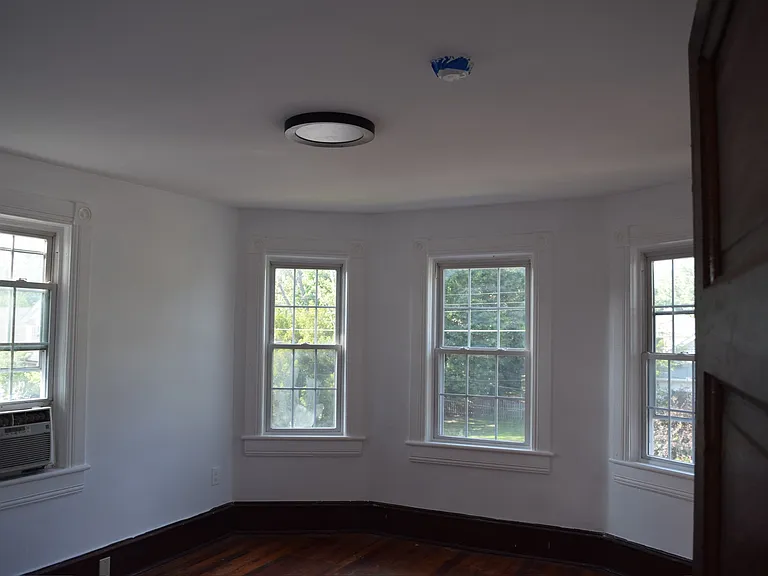 210 Dickinson Rd — Photo 10