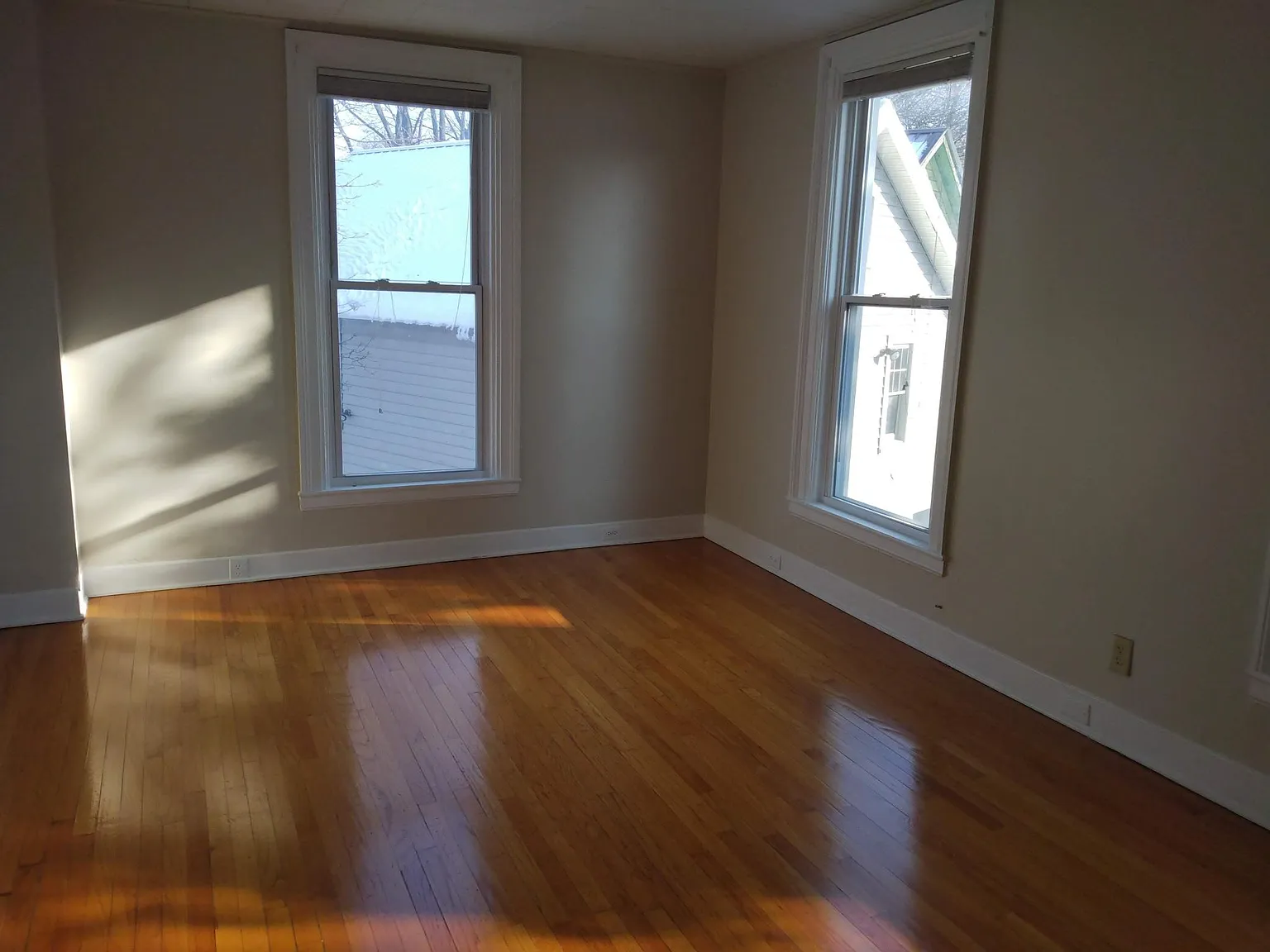 2 bed, 1300 sqft, $1,500 — Photo 3