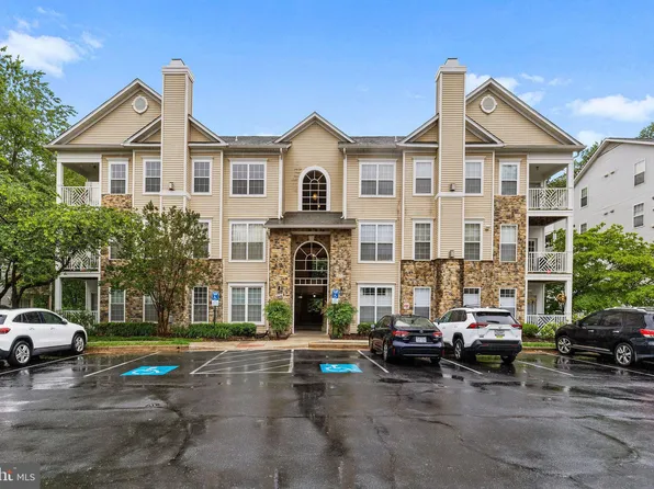 5948 Founders Hill Dr Unit 301, Alexandria, VA 22310