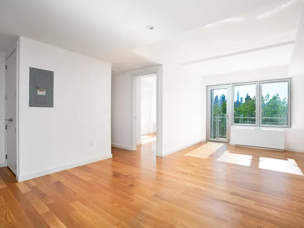 31-43 Vernon Boulevard 306 image 2 of 21