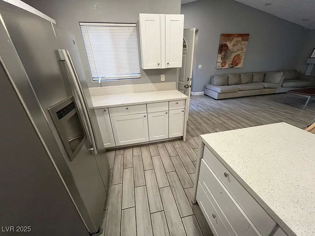 4 bed, 2.0 bath, 1619 sqft, $3,300 — Photo 2