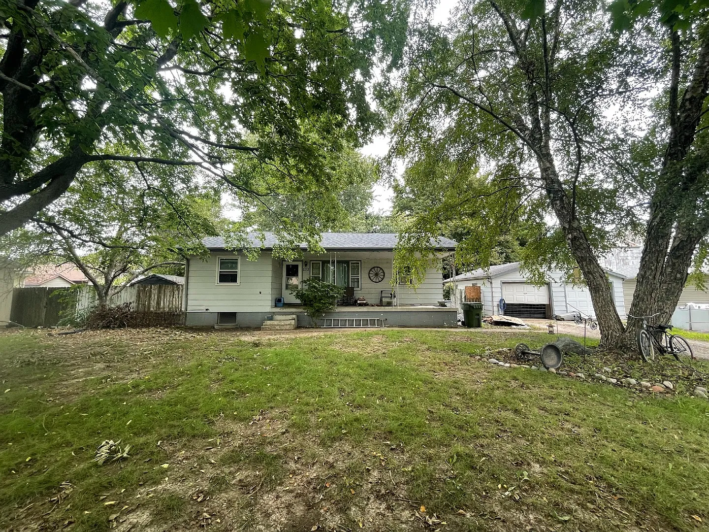 202 Hickory St photo 1