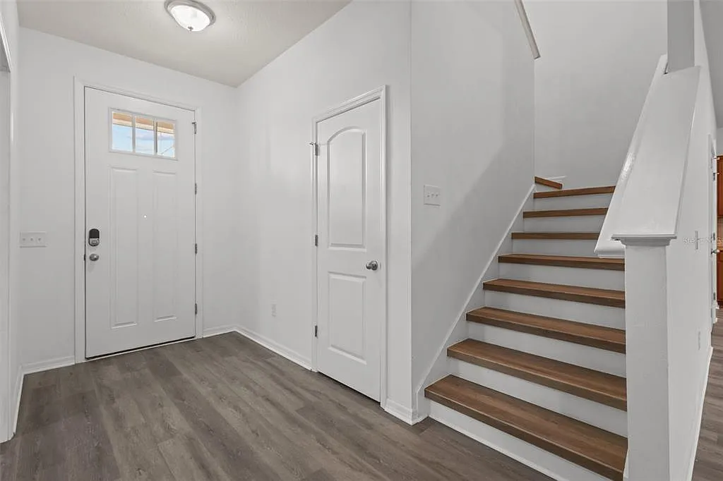 3 bed, 2.5 bath, 2674 sqft, $3,100 — Photo 2