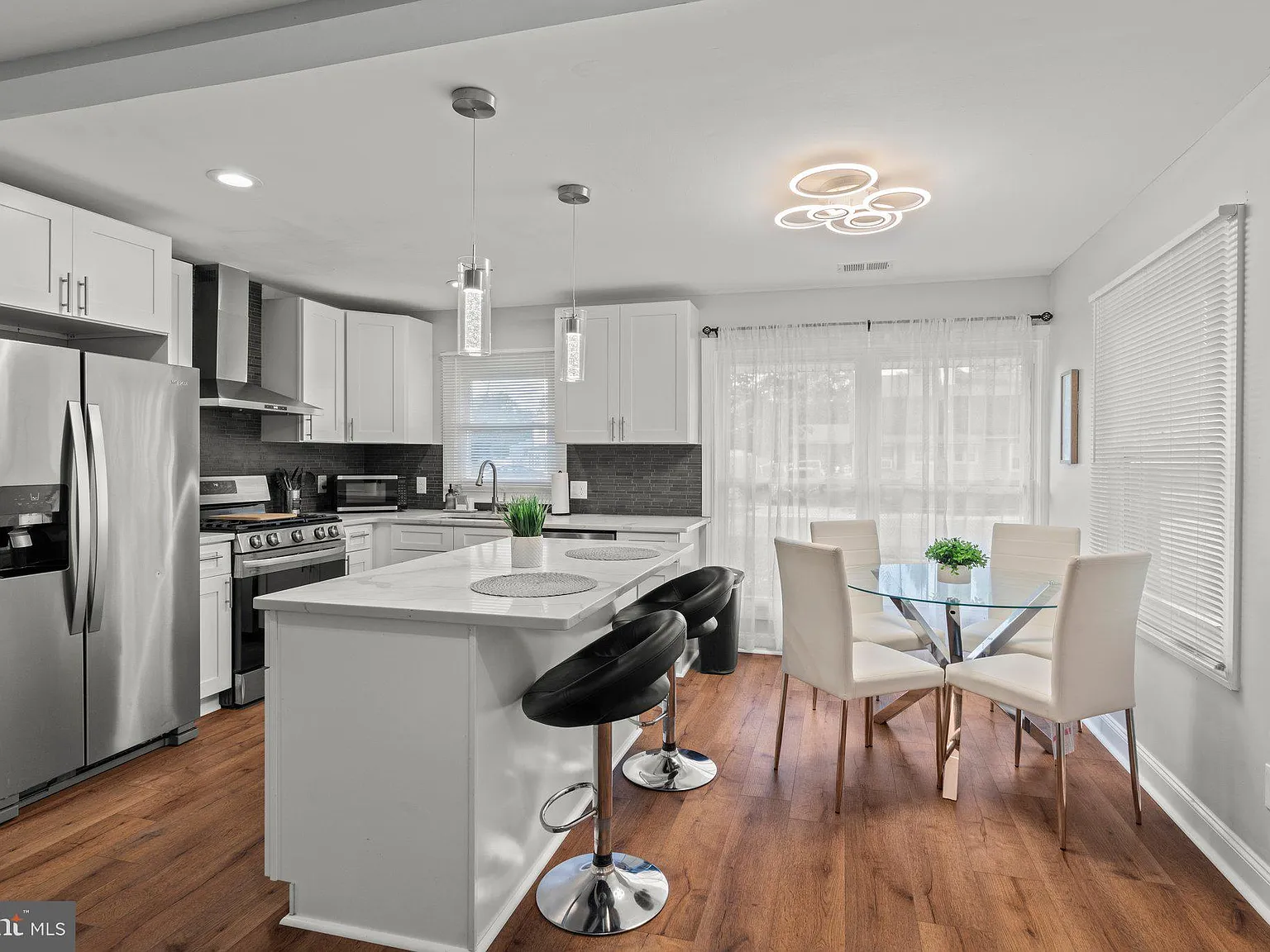 5 bed, 1624 sqft, $4,450 — Photo 4