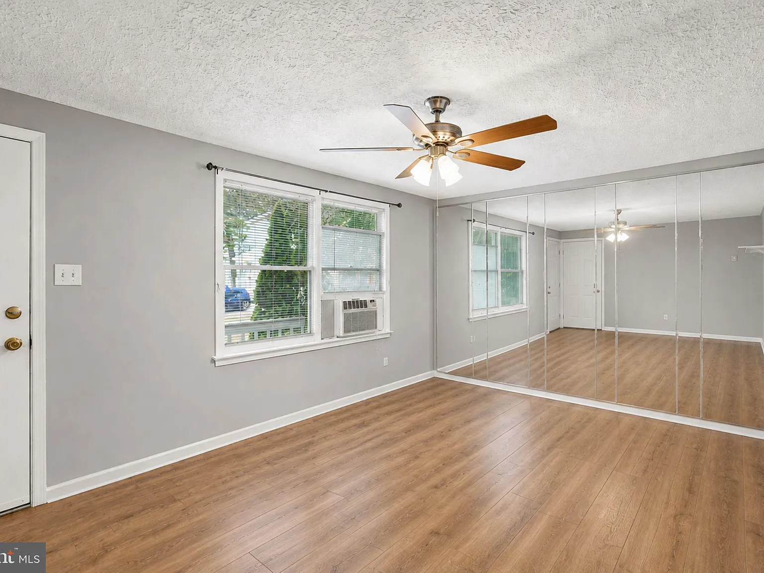 2 bed, 2.0 bath, 1296 sqft, $3,200 — Photo 3
