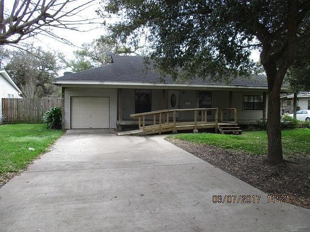1st image of 210 Camellia St