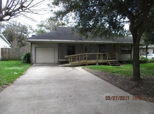 210 Camellia St, Lake Jackson, TX 77566