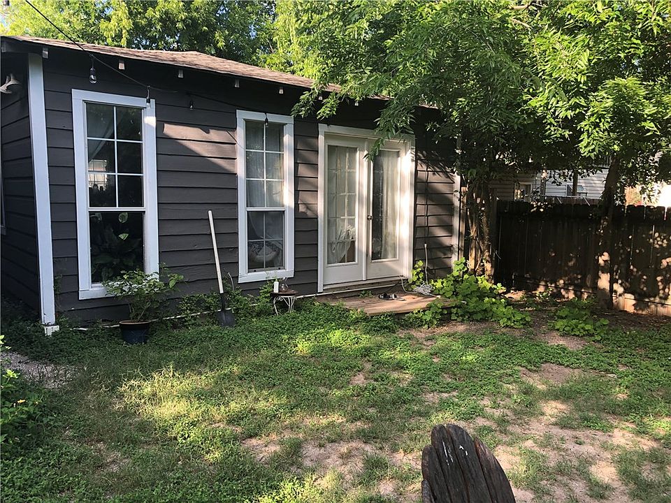 2nd image of 905 Taulbee Ln #B