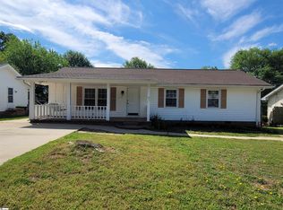 8 Sunrise Dr, Taylors, SC 29687
