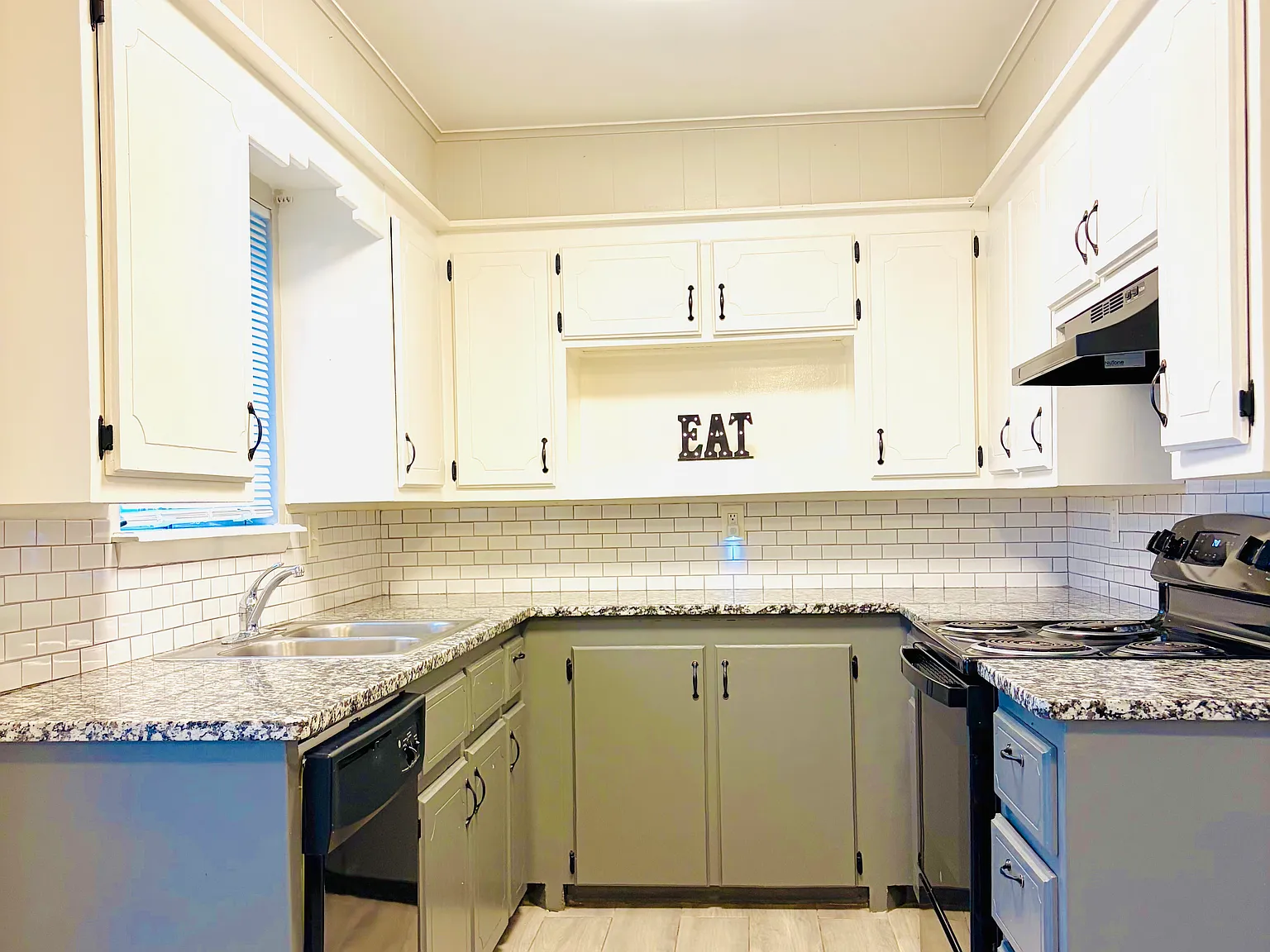 3 bed, 984 sqft, $1,240 — Photo 3