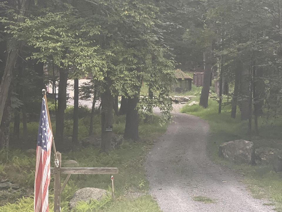 2nd image of 287 Towpath Rd