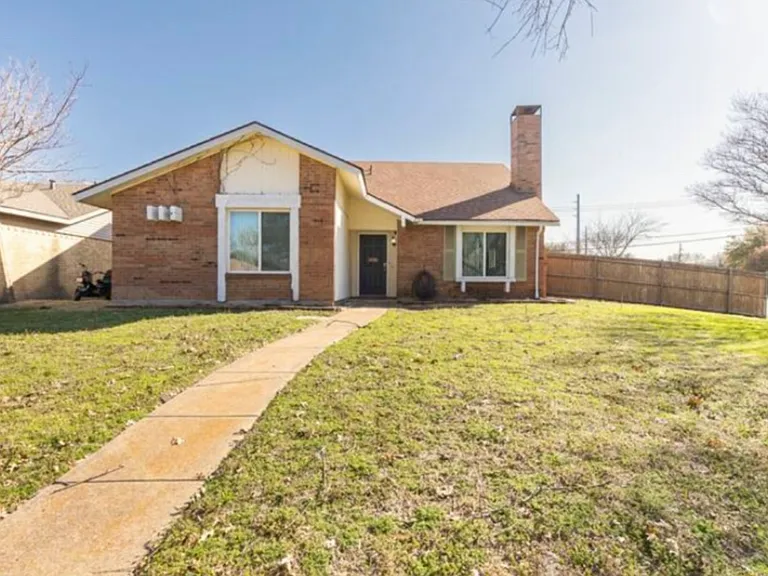 2930 Lancer Ln — Photo 1