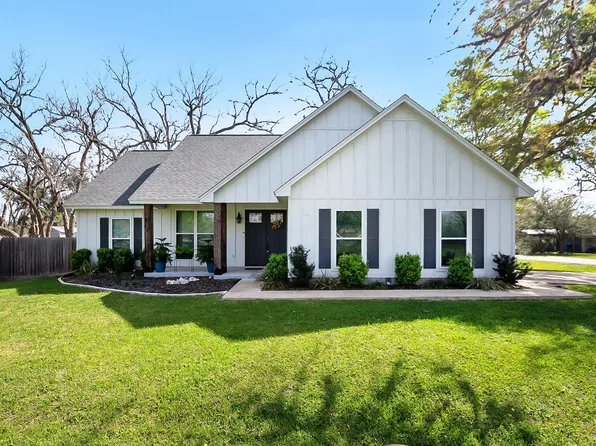 502 Tall Timber Dr, West Columbia, TX 77486