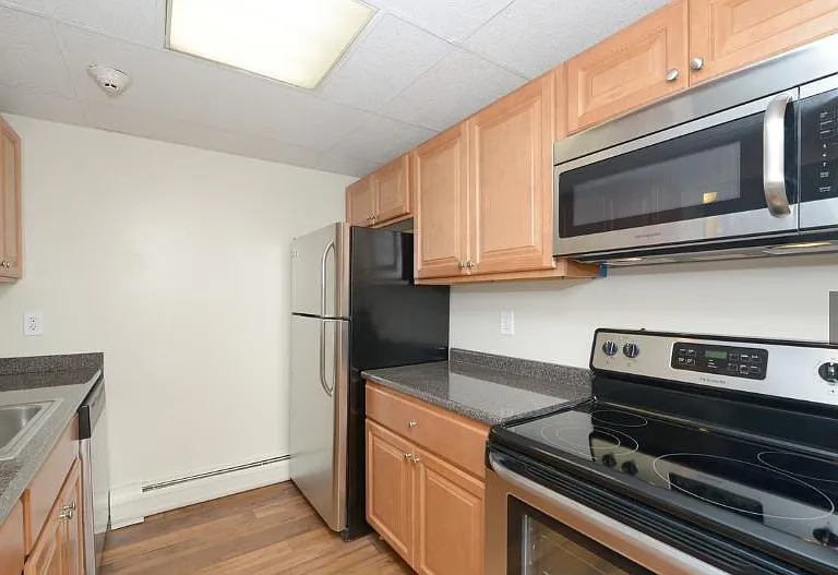 Shorewood Apartments and Townhomes — Photo 2