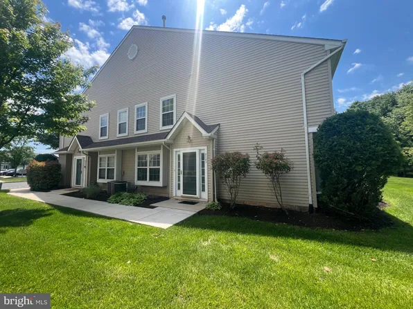 2003 Stokes Rd, Mount Laurel, NJ 08054