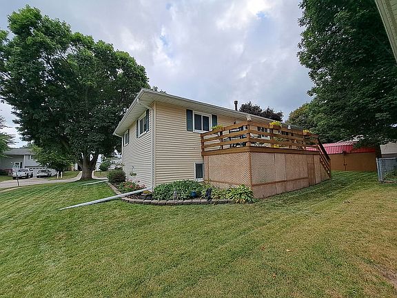 2nd image of 1522 Airlane Dr