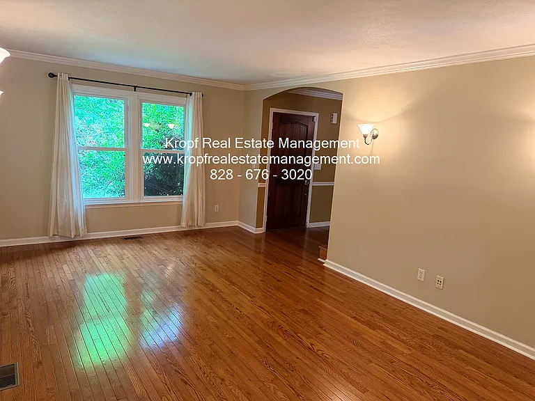 148 Sequoyah Hills Dr — Photo 3