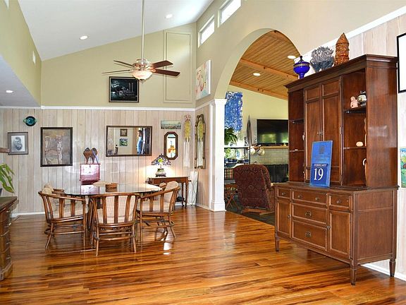 Den and dining area (1)