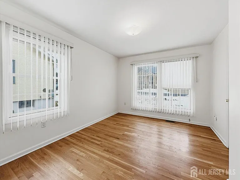 37 Jersey Ave — Photo 15