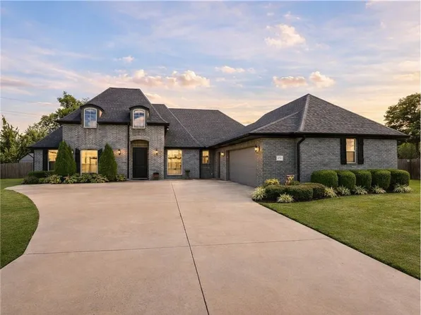 2711 S Haley Ct, Rogers, AR 72758