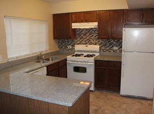 1623 College Green Dr, Elgin, IL 60123