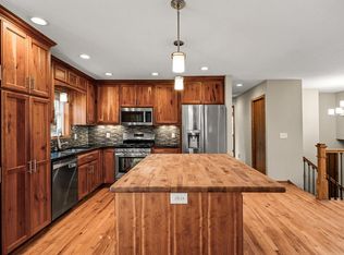 5680 Flint Trl, Wyoming, MN 55092