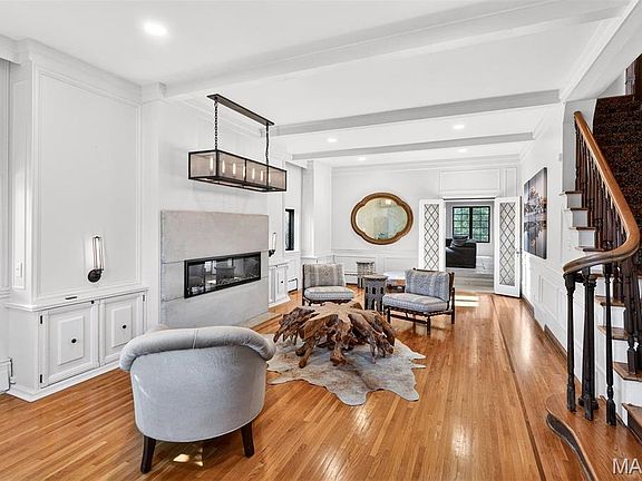 3rd image of 37 Ridgemoor Dr