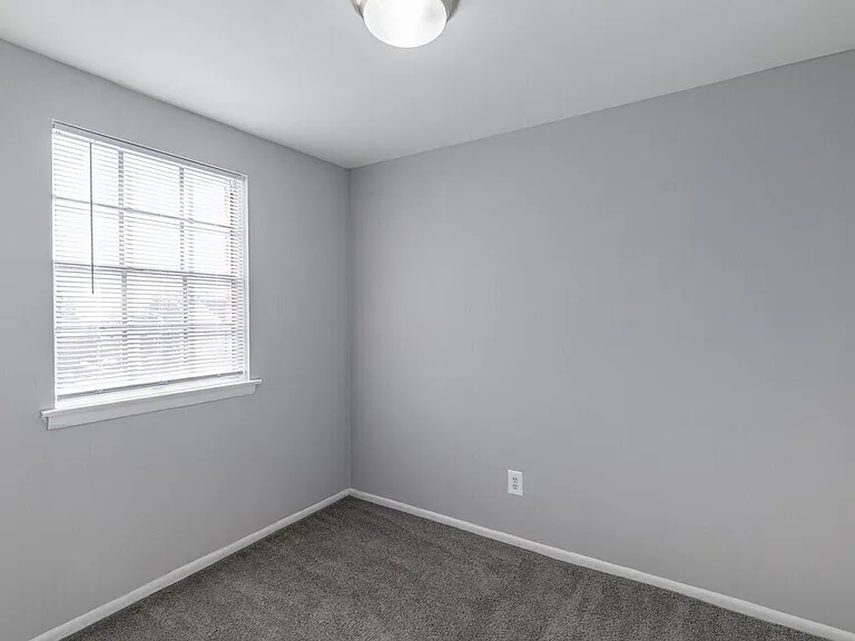 Pebble Hill Apartments — Photo 10