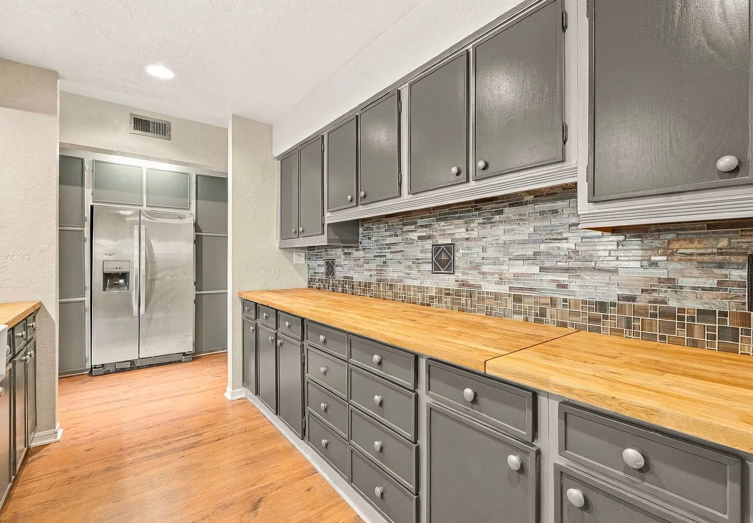 3 bed, 2.5 bath, 1840 sqft, $2,050 — Photo 1